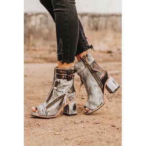 !!!!! SOLD !!!!!!!!Womens Freebird Zombi open toe boots with box - ice - size 10